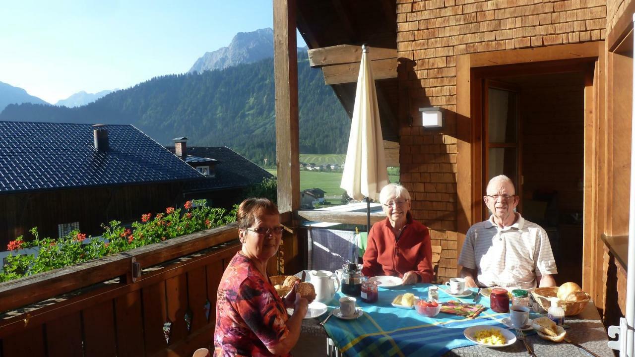 Appartements Karin Mitten Im Gruenen Schoppernau Luaran gambar